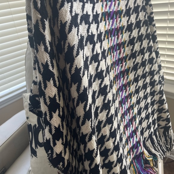 Chico’s Houndstooth Ruana Ponchó - Picture 6 of 10